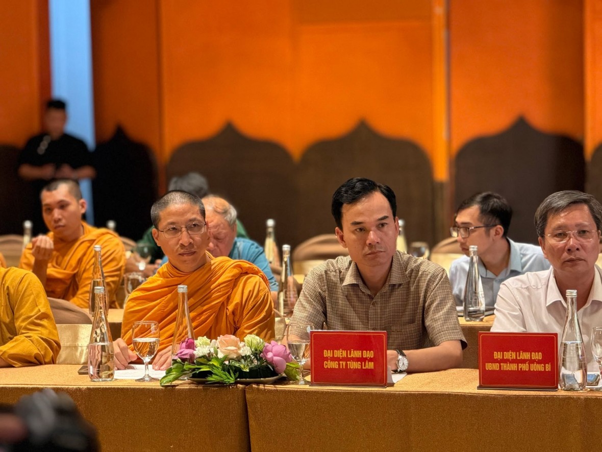 Khuyến hoá không mang lễ vật tiến cúng tại nơi chiêm bái Xá Lợi Đức Phật