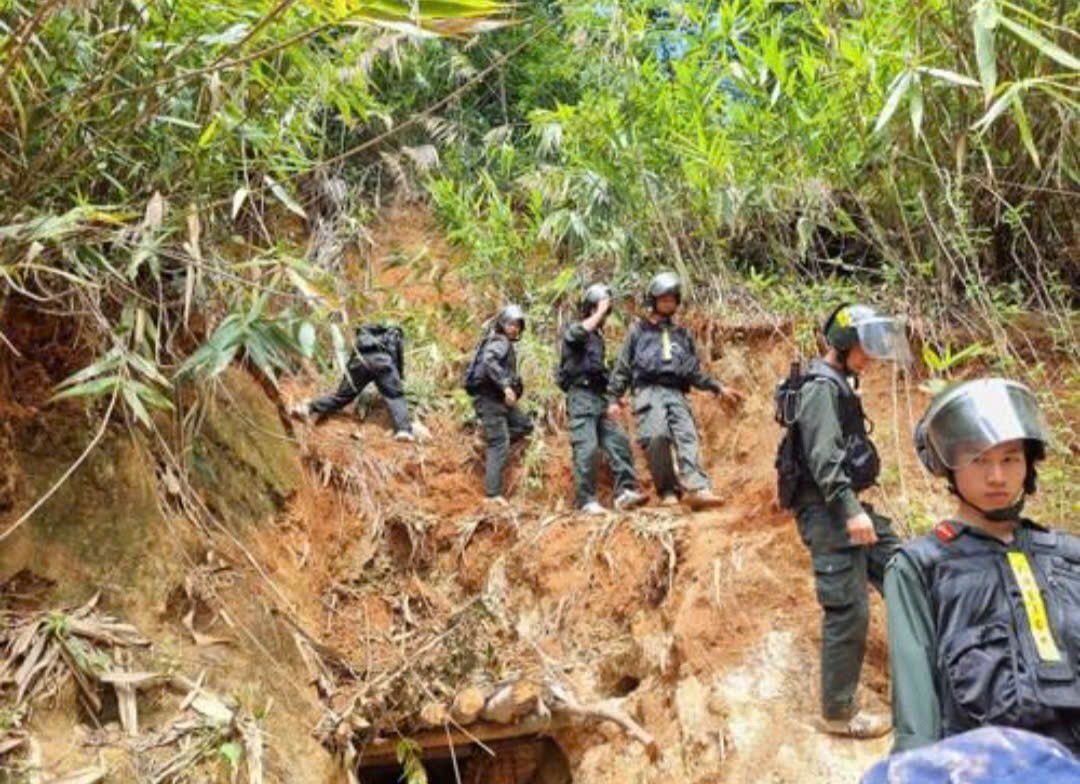 Đột kích bãi vàng giữa rừng ở Gia Lai, phát hiện nhiều đường hầm khoét sâu vào núi