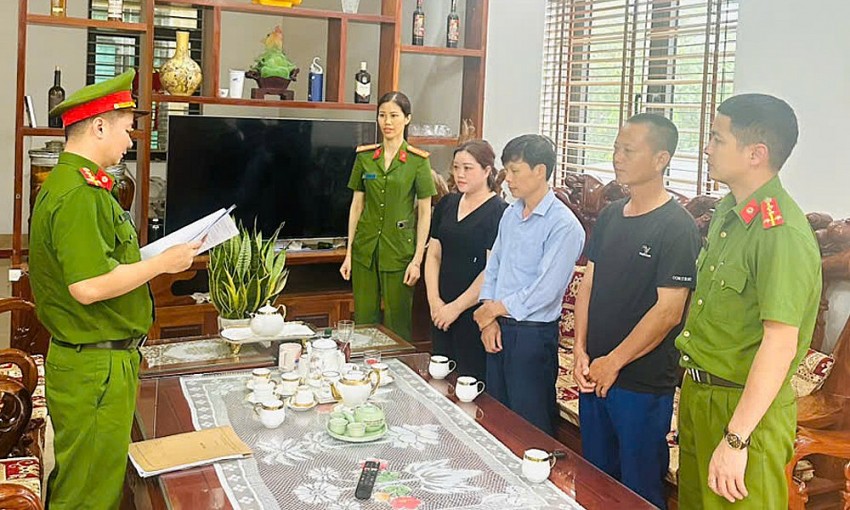 Cơ quan Cảnh sát điều tra (Công an tỉnh Bắc Giang) thi hành lệnh cấm đi khỏi nơi trú và Quyết định tạm hoãn xuất cảnh đối với Lương Thị Hằng. Cơ quan Cảnh sát điều tra (Công an tỉnh Bắc Giang) thi hành lệnh cấm đi khỏi nơi trú và Quyết định tạm hoãn xuất cảnh đối với Lương Thị Hằng.