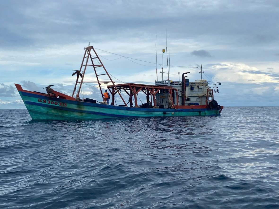 Bộ Tư lệnh Vùng Cảnh sát biển 4 lại phát hiện khoảng 60 ngàn lít dầu D.O trái phép