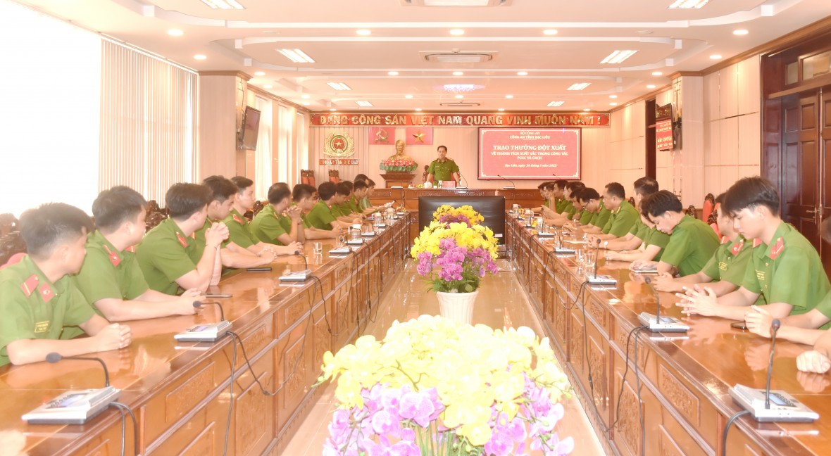 Bạc Liêu: Trao thưởng đột xuất cho tập thể, cá nhân có thành tích trong công tác chữa cháy và cứu nạn, cứu hộ