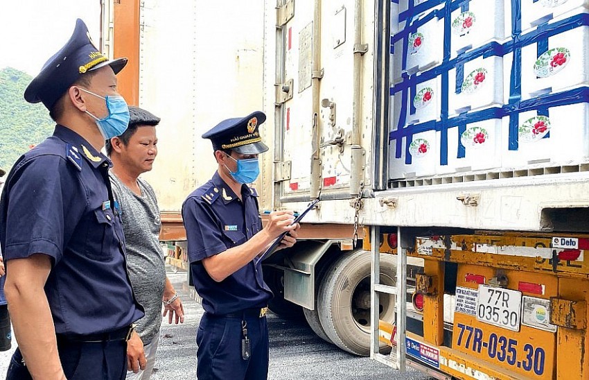 Hải quan liên tiếp phát hiện xử lý nhiều lô hàng vi phạm về xuất xứ nhãn mác Hải quan liên tiếp phát hiện xử lý nhiều lô hàng vi phạm về xuất xứ nhãn mác