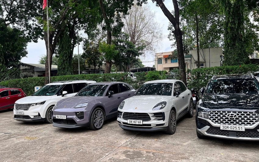 Tang vật, phương tiện hoạt động của các đối tượng bị tạm giữ trong chuyên án. Tang vật, phương tiện hoạt động của các đối tượng bị tạm giữ trong chuyên án.