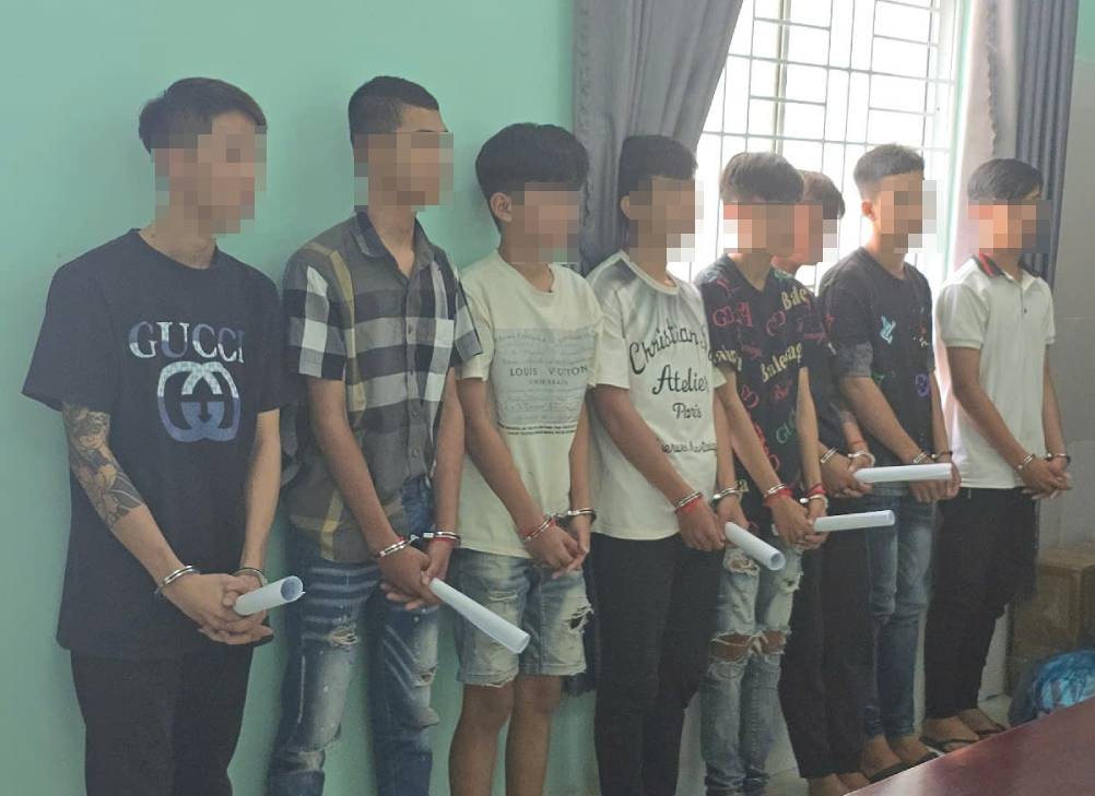 Kiên Giang: Nhóm thanh thiếu niên xảy ra xô xát vì nẹt pô xe, một người dân bị chém trọng thương Kiên Giang: Nhóm thanh thiếu niên xảy ra xô xát vì nẹt pô xe, một người dân bị chém trọng thương