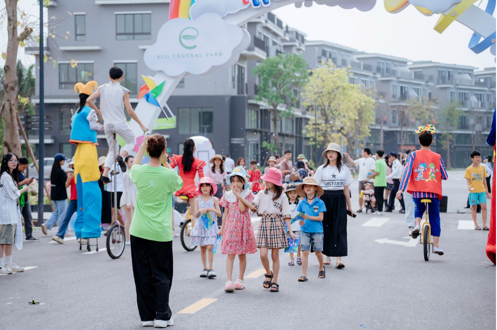 Eco Central Park thu hút trẻ nhỏ với nhiều hoạt động thú vị