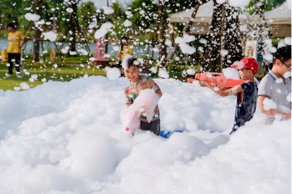 Trẻ giải nhiệt ngày hè với trò chơi “Đại chiến công viên nước”