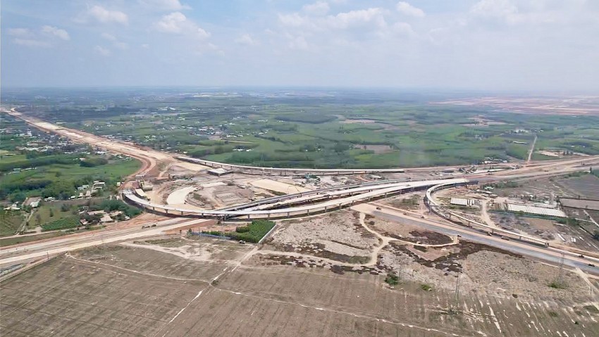 Tăng tốc trên công trường cao tốc qua Long Thành - Đồng Nai