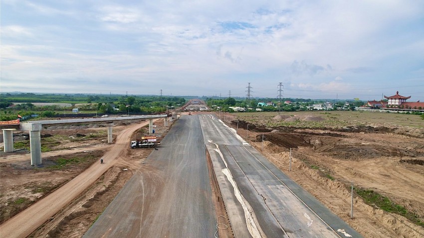 Tăng tốc trên công trường cao tốc qua Long Thành - Đồng Nai