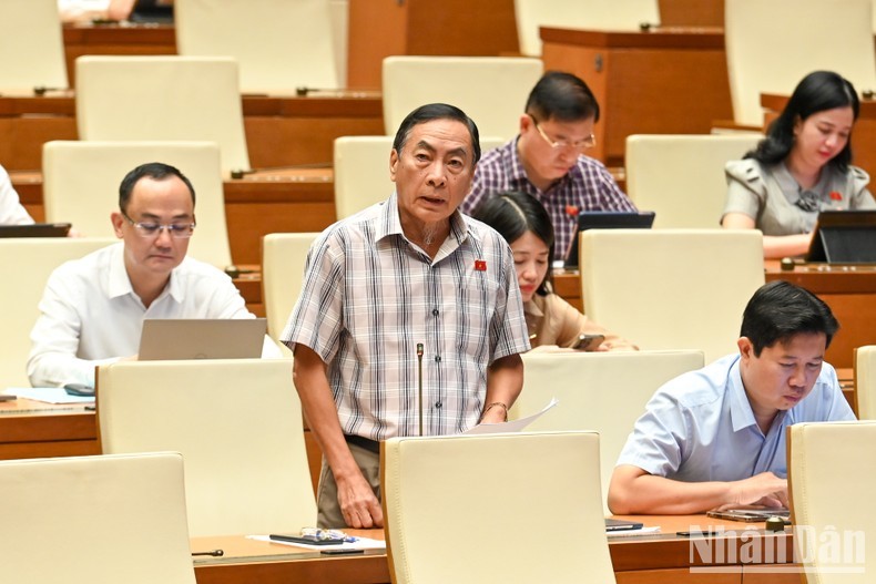 Đại biểu Phạm Văn Hòa (Đoàn Đồng Tháp). (Ảnh: BÙI GIANG)