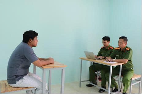 Triệt phá vụ vận chuyển trái phép máy gặt đập liên hợp từ Campuchia về Việt Nam