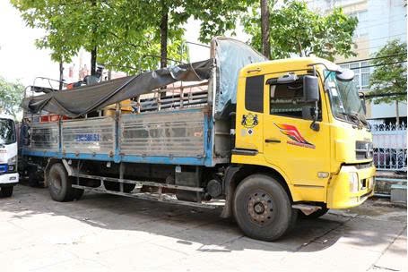 Triệt phá vụ vận chuyển trái phép máy gặt đập liên hợp từ Campuchia về Việt Nam