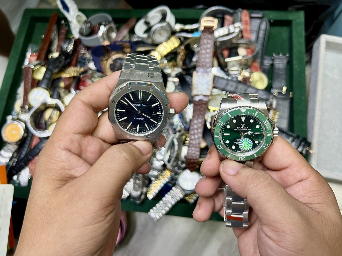 Thu giữ số lượng lớn hàng giả tại Saigon Square