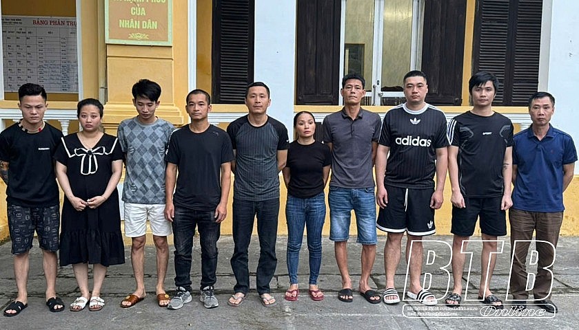 Các đối tượng tại cơ quan công an.