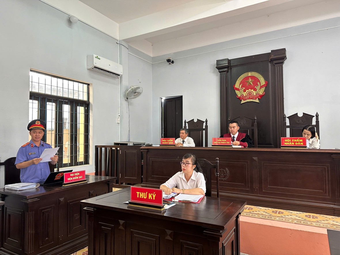 VKS công bố Cáo trạng. Ảnh minh họa Trái cây, tiền lẻ và cái giá của tội lỗi