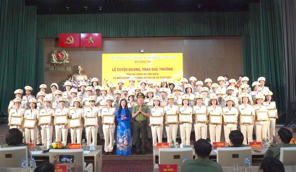 Bộ Công an tuyên dương 82 nữ Công an tiêu biểu, xuất sắc 2024