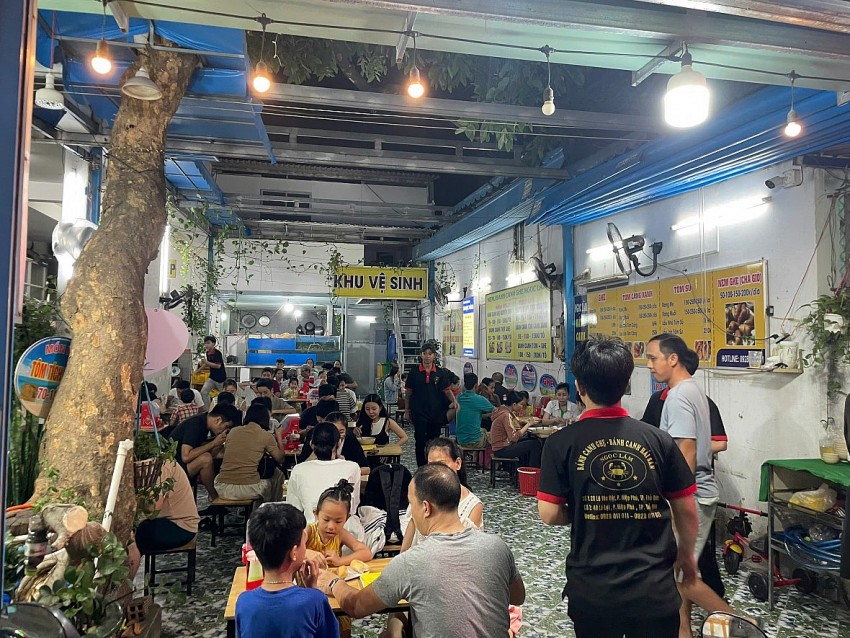 Nhân viên quán thân thiện và hiếu khách. Nhân viên quán thân thiện và hiếu khách.