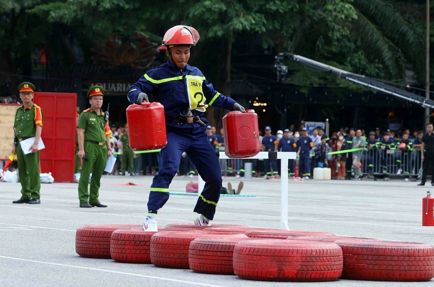 Cảnh sát vượt tường, dập lửa cứu người trong Hội thi thể thao nghiệp vụ PCCC&CNCH toàn quốc