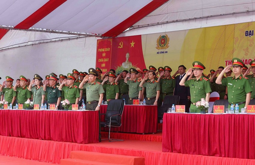 Cảnh sát vượt tường, dập lửa cứu người trong Hội thi thể thao nghiệp vụ PCCC&CNCH toàn quốc