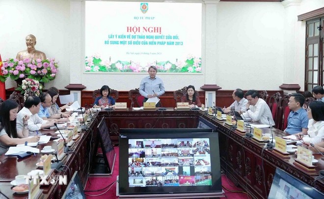 Hội nghị lấy ý kiến về dự thảo Nghị quyết sửa đổi, bổ sung một số điều của Hiến pháp năm 2013 của Bộ Tư pháp. (Ảnh: Phạm Kiên/TTXVN)