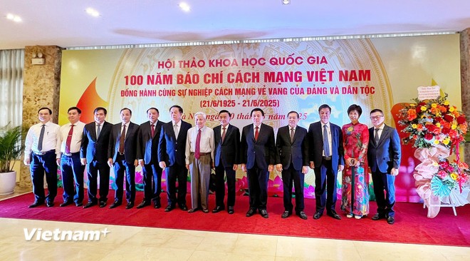 Các lãnh đạo Đảng, Nhà nước, đại diện lãnh đạo các ban, bộ, ngành, cơ quan Trung ương... tham dự hội thảo... (Ảnh: Mai Mai/Vietnam+)