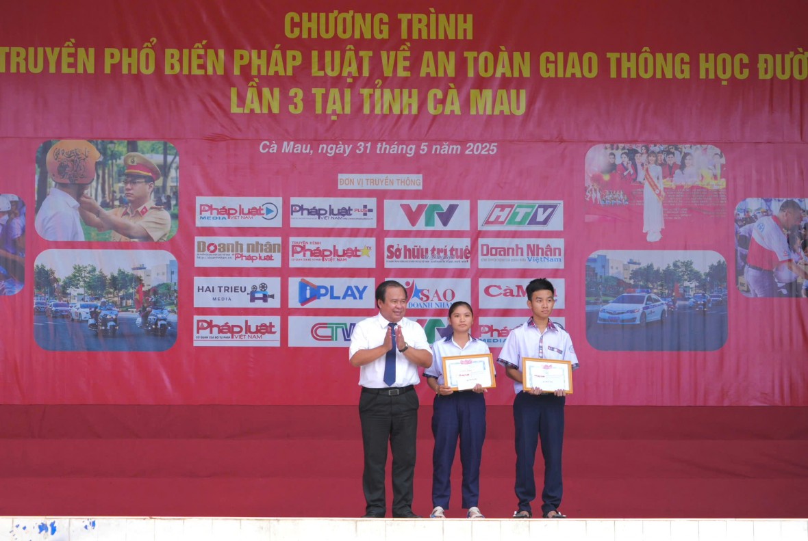 Báo Pháp Luật Việt Nam tuyên truyền pháp luật về ATGT học đường lần 3 tại Cà Mau