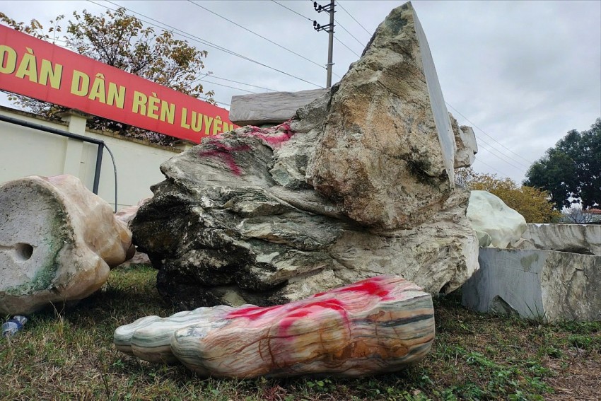 Yên Bái xử phạt hành chính và tịch thu hàng nghìn tấn đá cảnh tàng trữ trái phép