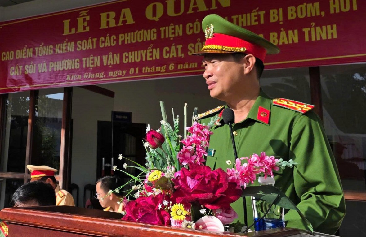 Công an tỉnh Kiên Giang ra quân cao điểm tổng kiểm soát phương tiện khai thác, vận chuyển cát, sỏi