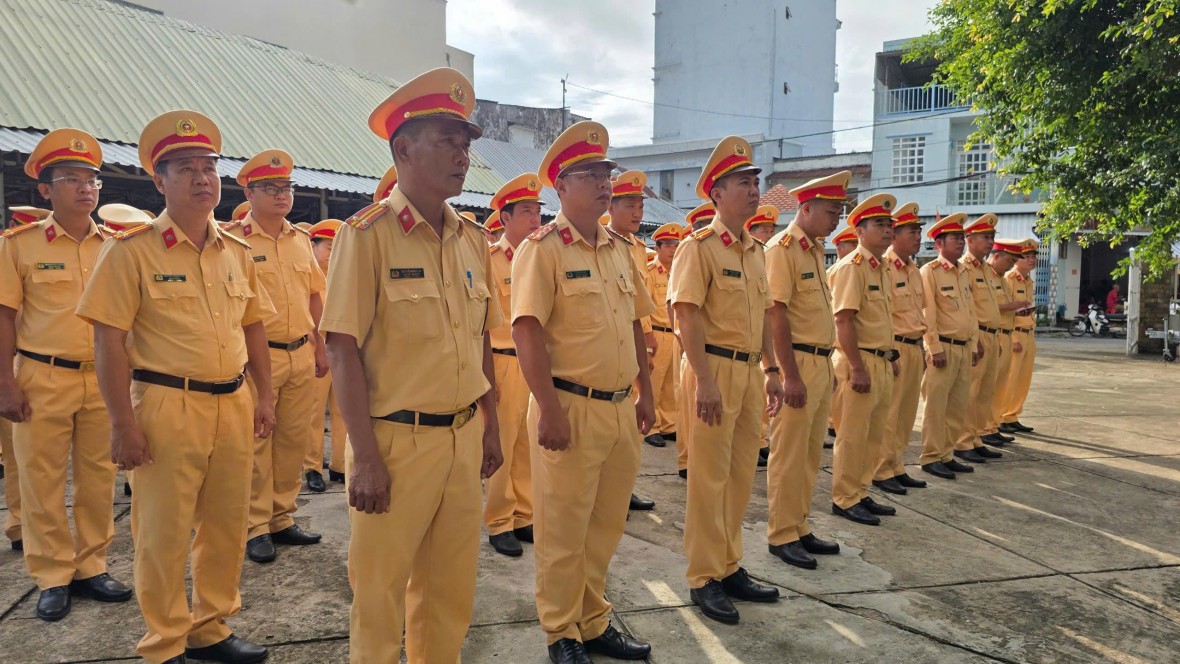 Công an tỉnh Kiên Giang ra quân cao điểm tổng kiểm soát phương tiện khai thác, vận chuyển cát, sỏi