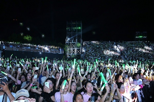Khoảng 20 nghìn khán giả đã “bùng cháy” cùng các nghệ sĩ tại Lễ hội âm nhạc Tràng An