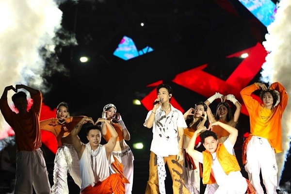 Khoảng 20 nghìn khán giả đã “bùng cháy” cùng các nghệ sĩ tại Lễ hội âm nhạc Tràng An