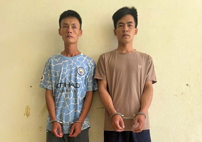 Hai đối tượng tại cơ quan công an. (Ảnh: Công an Cao Bằng)