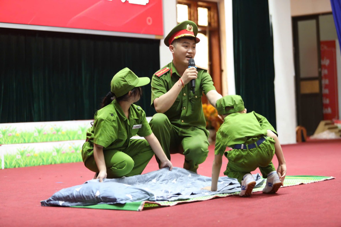 Hàng trăm “chiến sĩ nhí” hào hứng trải nghiệm kỳ nghỉ hè lý thú
