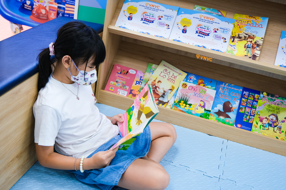 Không gian vui chơi mới được VNVC trang bị thêm khu vực đọc sách cho bé lớn, khu vực bò trườn cho bé nhỏ, bên cạnh khu vui chơi tiêu chuẩn, từ ngày 1/6. Ảnh: Mộc Thảo