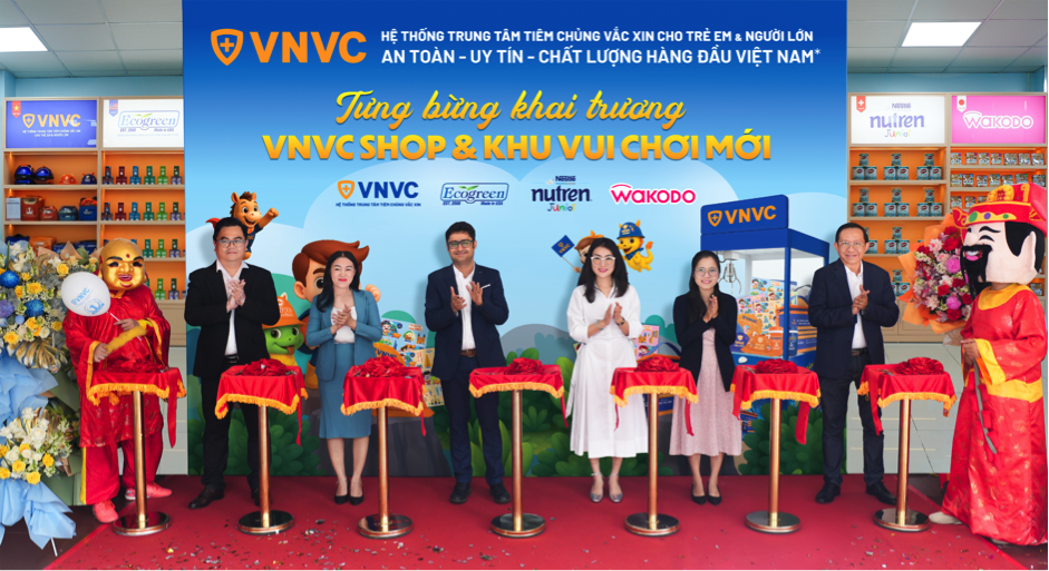 VNVC SHOP khai trương từ ngày 1/6 giúp người dân yên tâm mua sản phẩm chăm sóc sức khỏe, dinh dưỡng an toàn và uy tín. Ảnh: Mộc Thảo