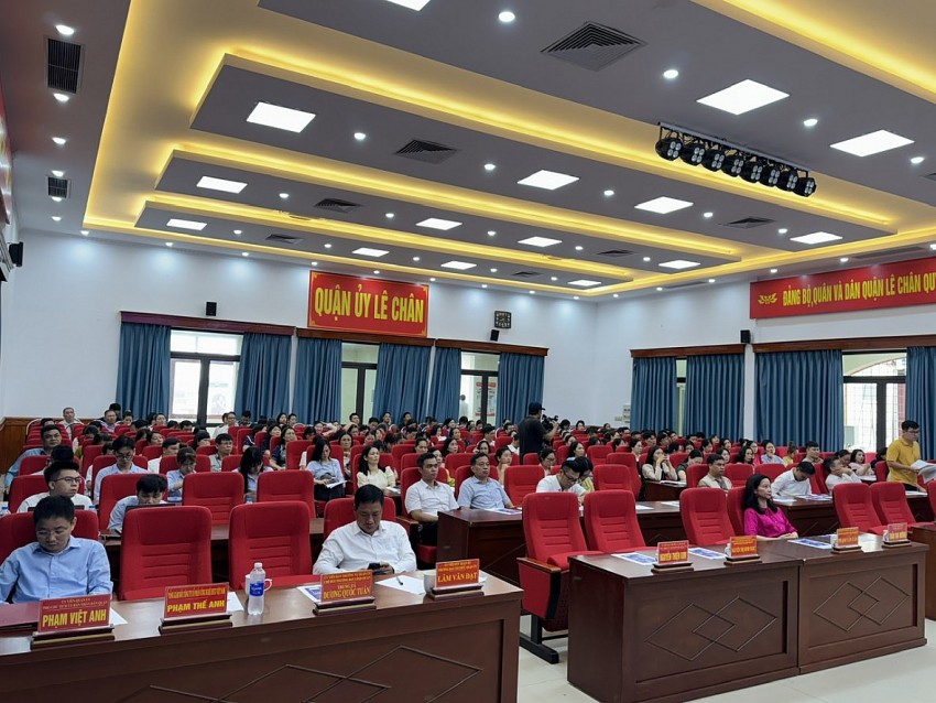 Gần 800 cán bộ công chức trên địa bàn thành phố Hải Phòng được tập huấn, trải nghiệm ứng dụng AI Hải Phòng. Gần 800 cán bộ công chức trên địa bàn thành phố Hải Phòng được tập huấn, trải nghiệm ứng dụng AI Hải Phòng.