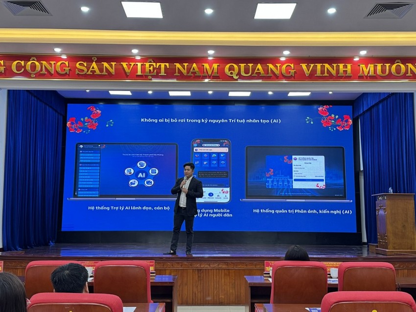 Ông Phạm Thế Anh, Giám đốc Công ty cổ phần Công nghệ HeyU trong 1 buổi giới thiệu về ứng dụng công nghệ AI Hải Phòng với đội ngũ cán bộ viên chức. Ông Phạm Thế Anh, Giám đốc Công ty cổ phần Công nghệ HeyU trong 1 buổi giới thiệu về ứng dụng công nghệ AI Hải Phòng với đội ngũ cán bộ viên chức.