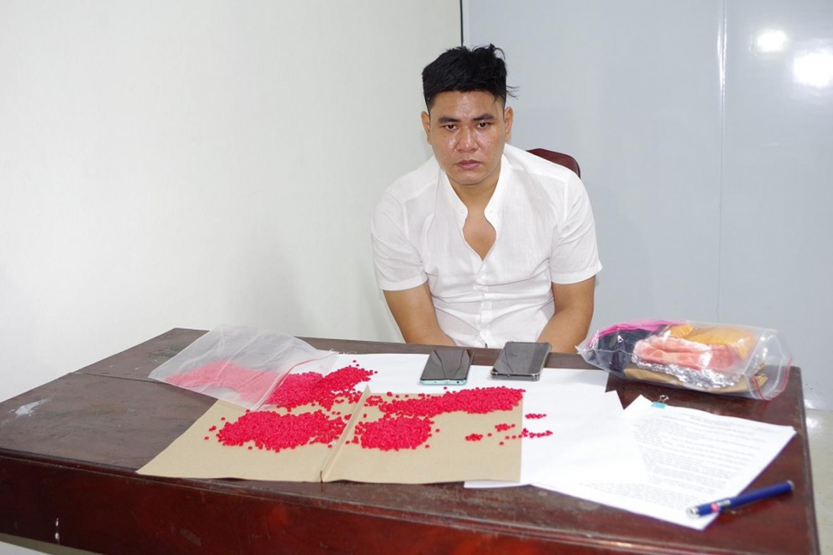 Đối tượng Dương Hoài Nam cùng tang vật tại cơ quan Công an.