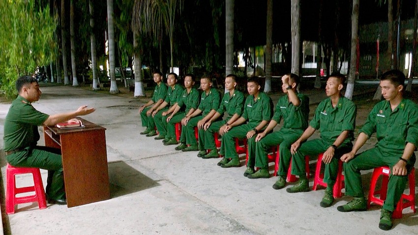 Từ bỡ ngỡ đến bản lĩnh: Hành trình của chiến sĩ mới Từ bỡ ngỡ đến bản lĩnh: Hành trình của chiến sĩ mới