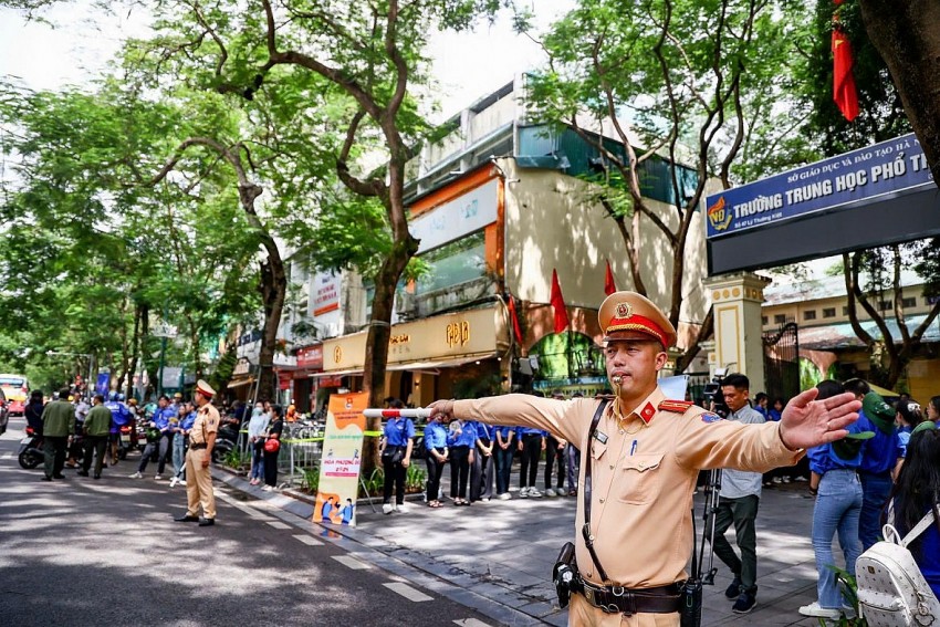 CSGT Hà Nội bảo đảm TTATGT tại các điểm thi.
