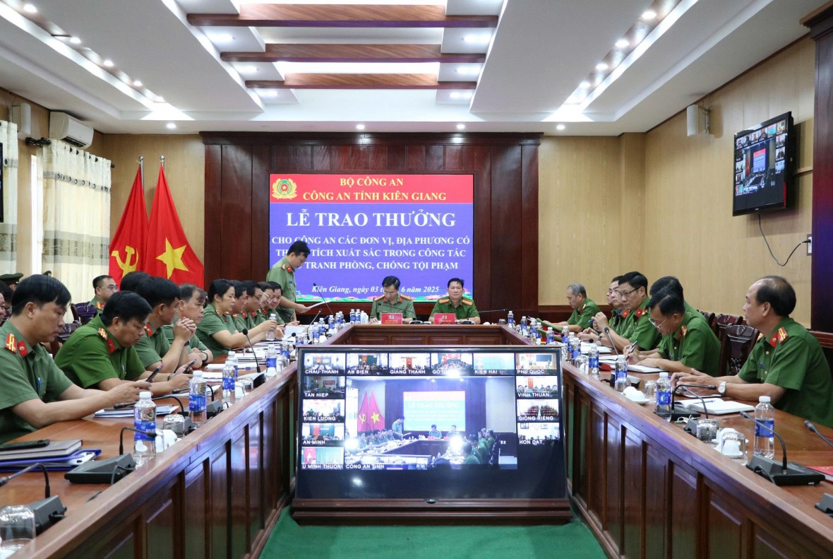 Công an tỉnh Kiên Giang khen thưởng các đơn vị có thành tích xuất sắc trong đấu tranh phòng, chống tội phạm