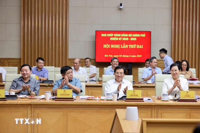 Các đồng chí ủy viên Ban Chấp hành Đảng bộ Chính phủ tham dự Hội nghị. (Ảnh: Dương Giang/TTXVN) Các đồng chí ủy viên Ban Chấp hành Đảng bộ Chính phủ tham dự Hội nghị. (Ảnh: Dương Giang/TTXVN)