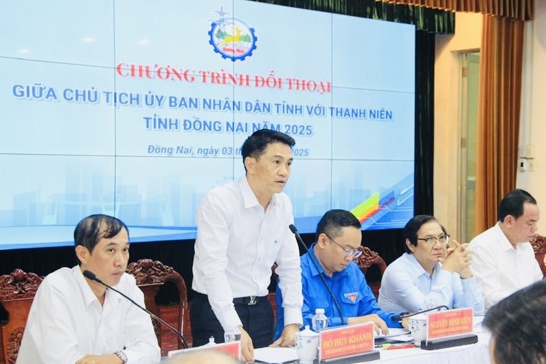 Chủ tịch UBND tỉnh Đồng Nai Võ Tấn Đức đối thoại với thanh niên