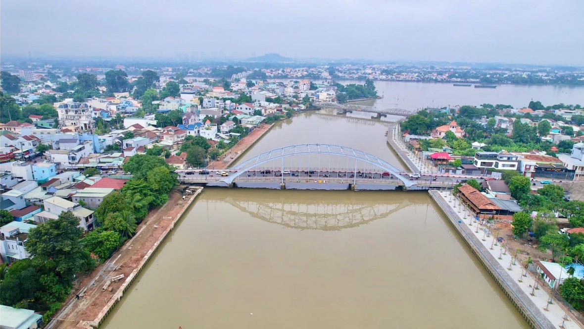 Cận cảnh kè sông uốn lượn ôm trọn thành phố Biên Hòa hơn 300 năm tuổi