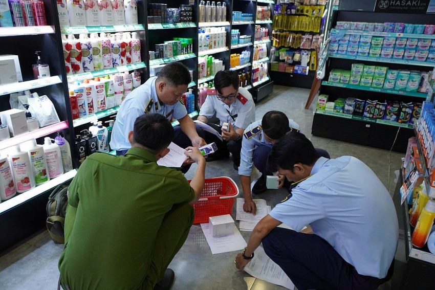 Xử lý nghiêm cán bộ thiếu trách nhiệm trong công tác chống buôn lậu, gian lận thương mại Xử lý nghiêm cán bộ thiếu trách nhiệm trong công tác chống buôn lậu, gian lận thương mại