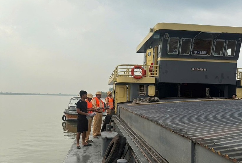 Công an Hà Nam mở đợt cao điểm tổng kiểm soát phương tiện khai thác, vận chuyển cát, sỏi