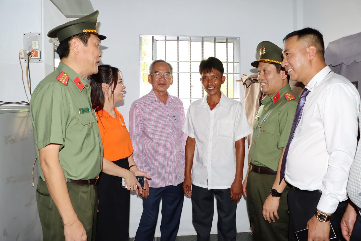 Dấu ấn Công an Bạc Liêu trong phong trào “Chung tay xóa nhà tạm, nhà dột nát”