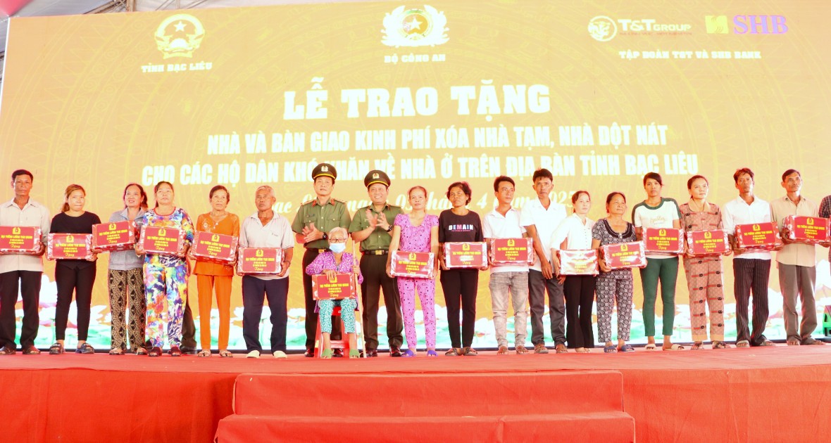 Dấu ấn Công an Bạc Liêu trong phong trào “Chung tay xóa nhà tạm, nhà dột nát”