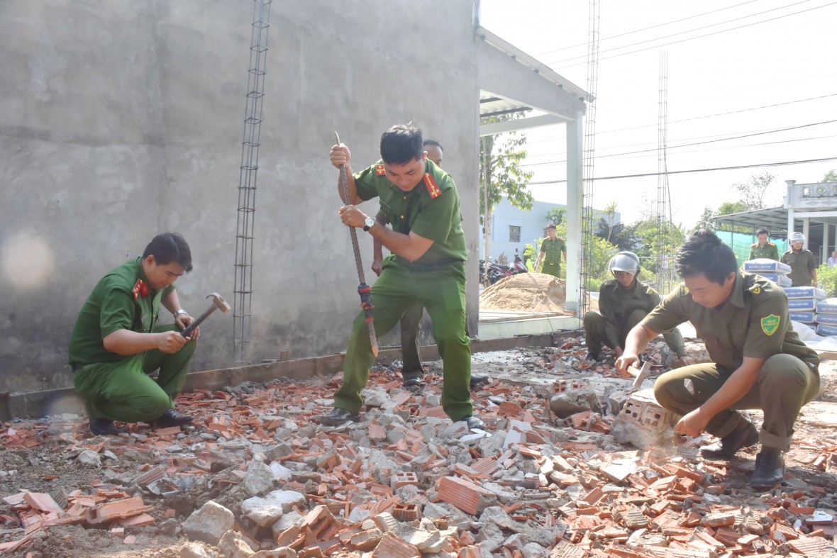 Dấu ấn Công an Bạc Liêu trong phong trào “Chung tay xóa nhà tạm, nhà dột nát”