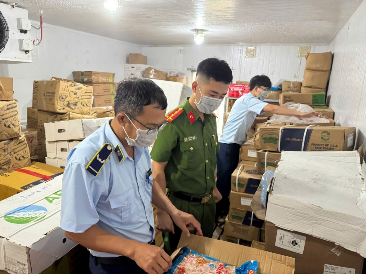 Kiểm tra kho đông lạnh của Công ty TNHH XNK Thịnh Phát Food