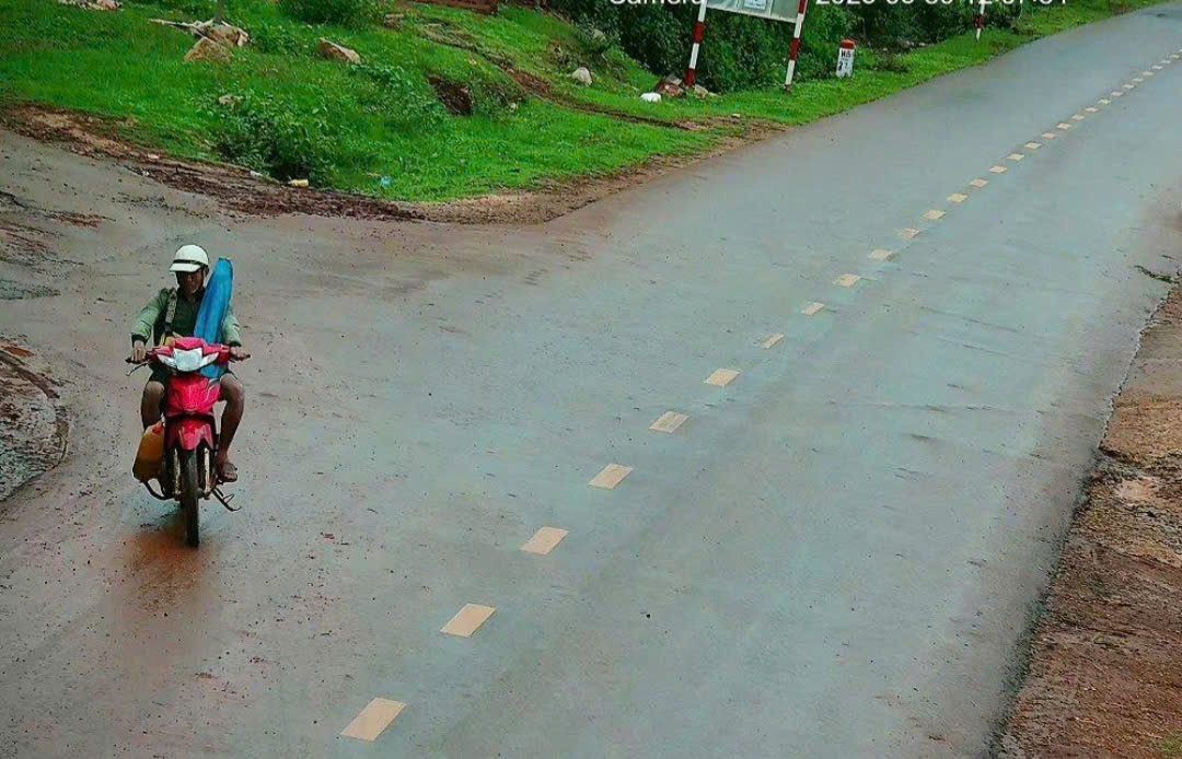 Bắt đối tượng trộm xe máy, dùng dao đâm 2 cán bộ Công an trọng thương để tẩu thoát